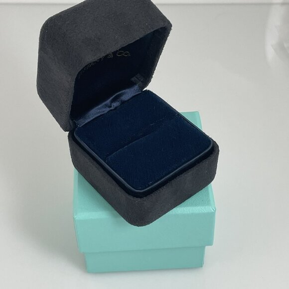 Vintage Tiffany Small Black Royal Blue Suede Leather Empty Ring Box Blue Box - Picture 8 of 9
